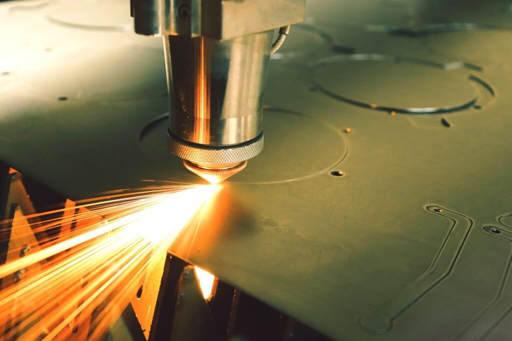 laser machine, laser, cuts metal